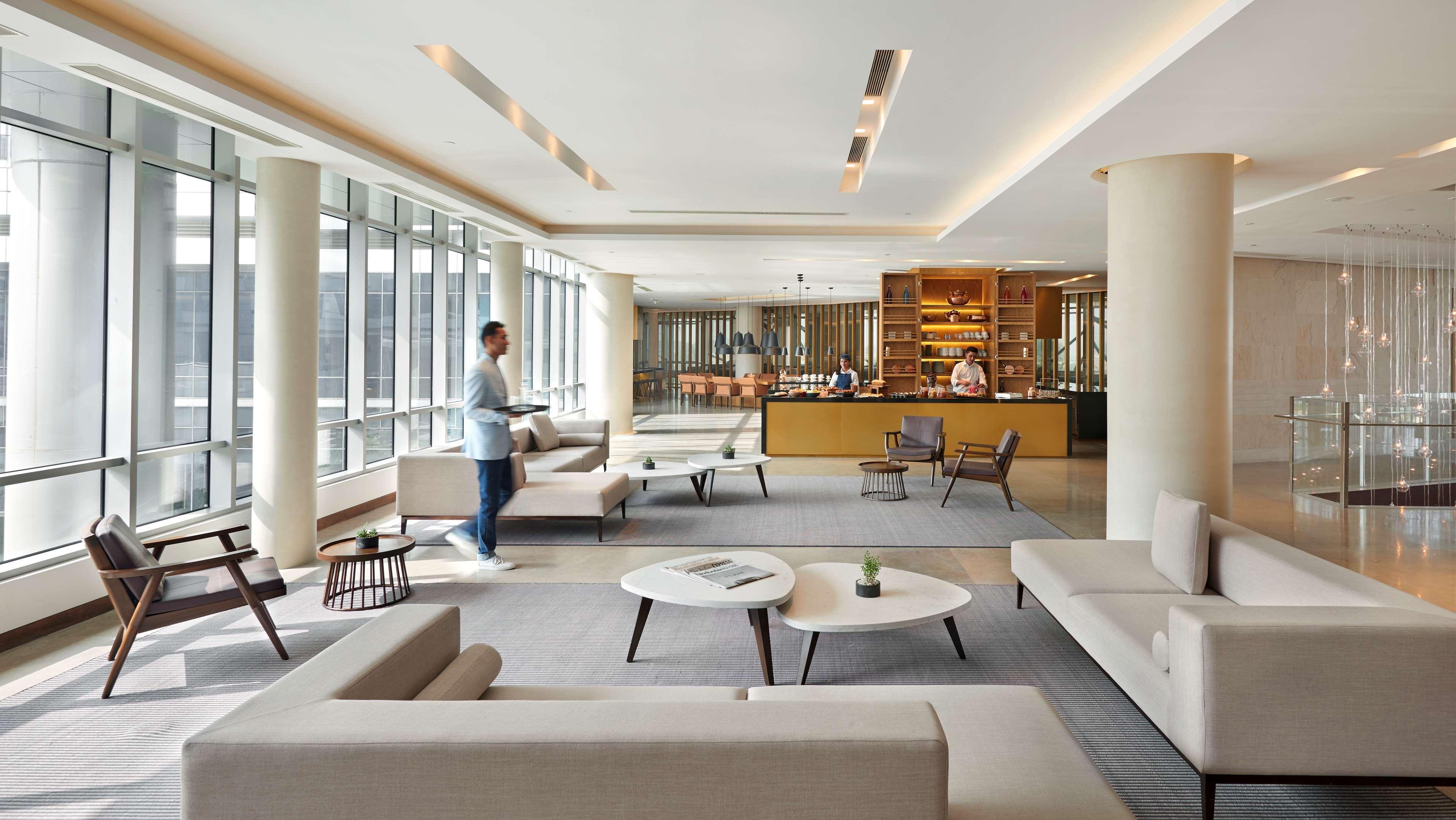 Отель Andaz Delhi, By Hyatt Нью-Дели Экстерьер фото The lounge at the hotel
