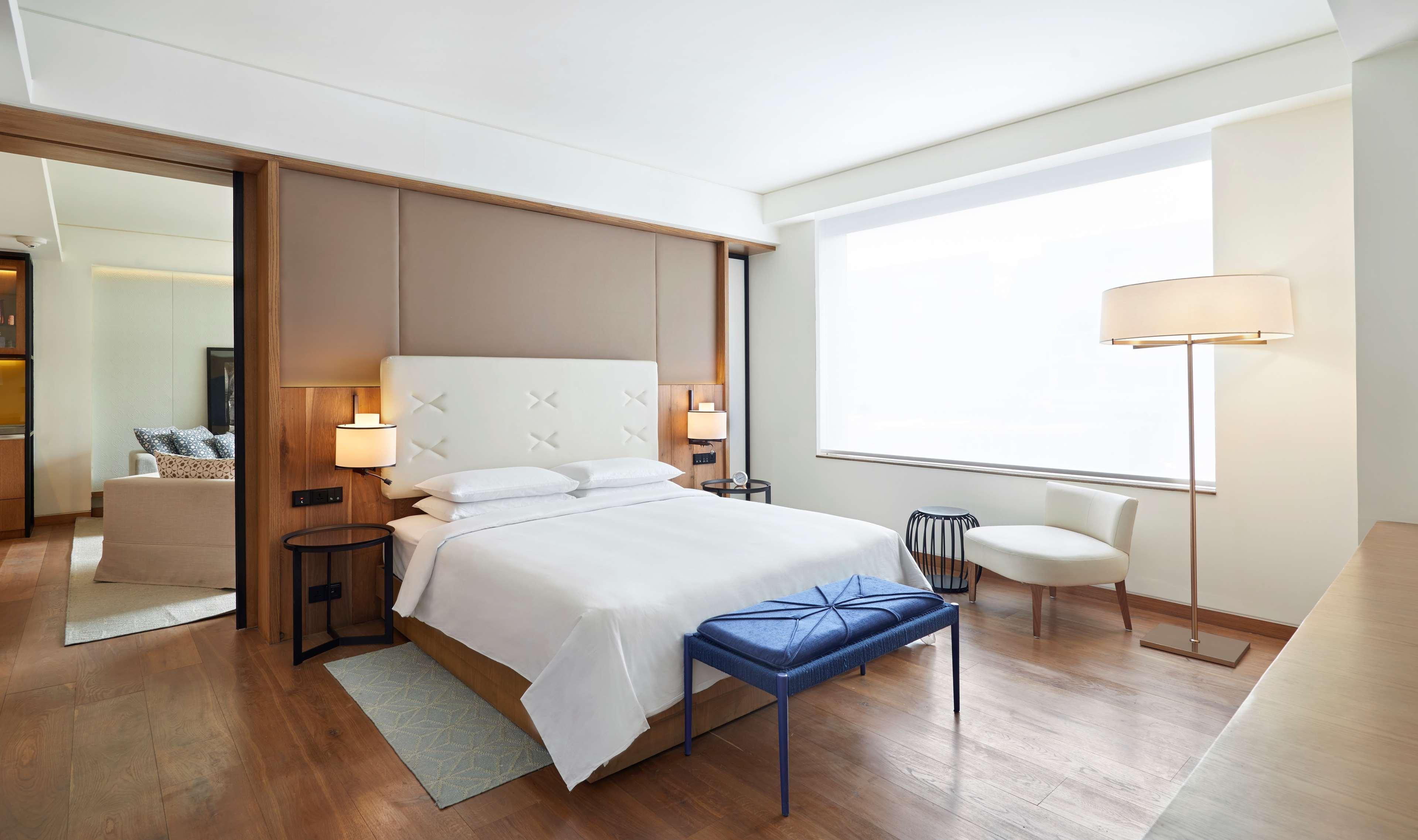 Отель Andaz Delhi, By Hyatt Нью-Дели Экстерьер фото A bedroom at the hotel