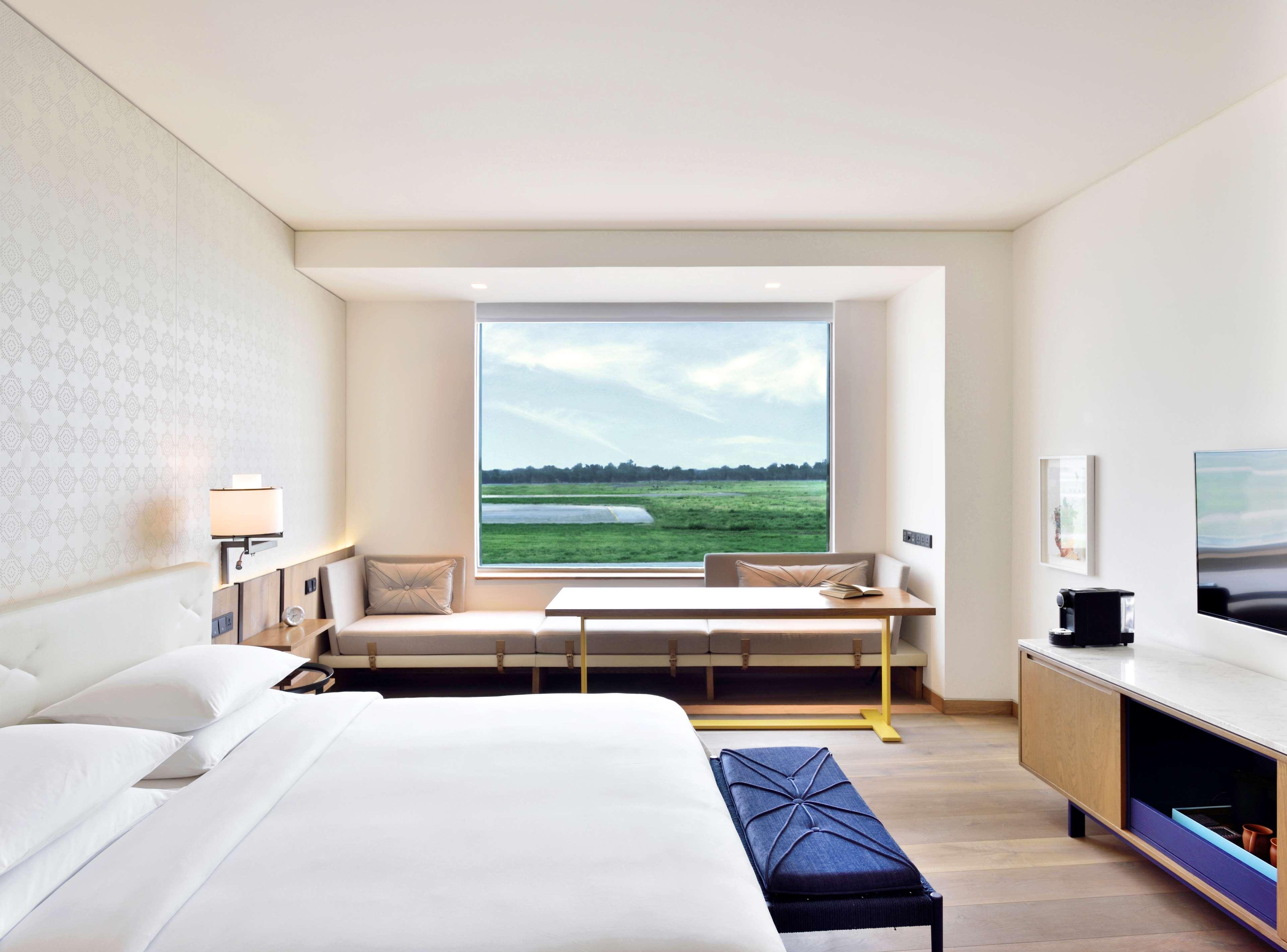 Отель Andaz Delhi, By Hyatt Нью-Дели Экстерьер фото A room at the hotel