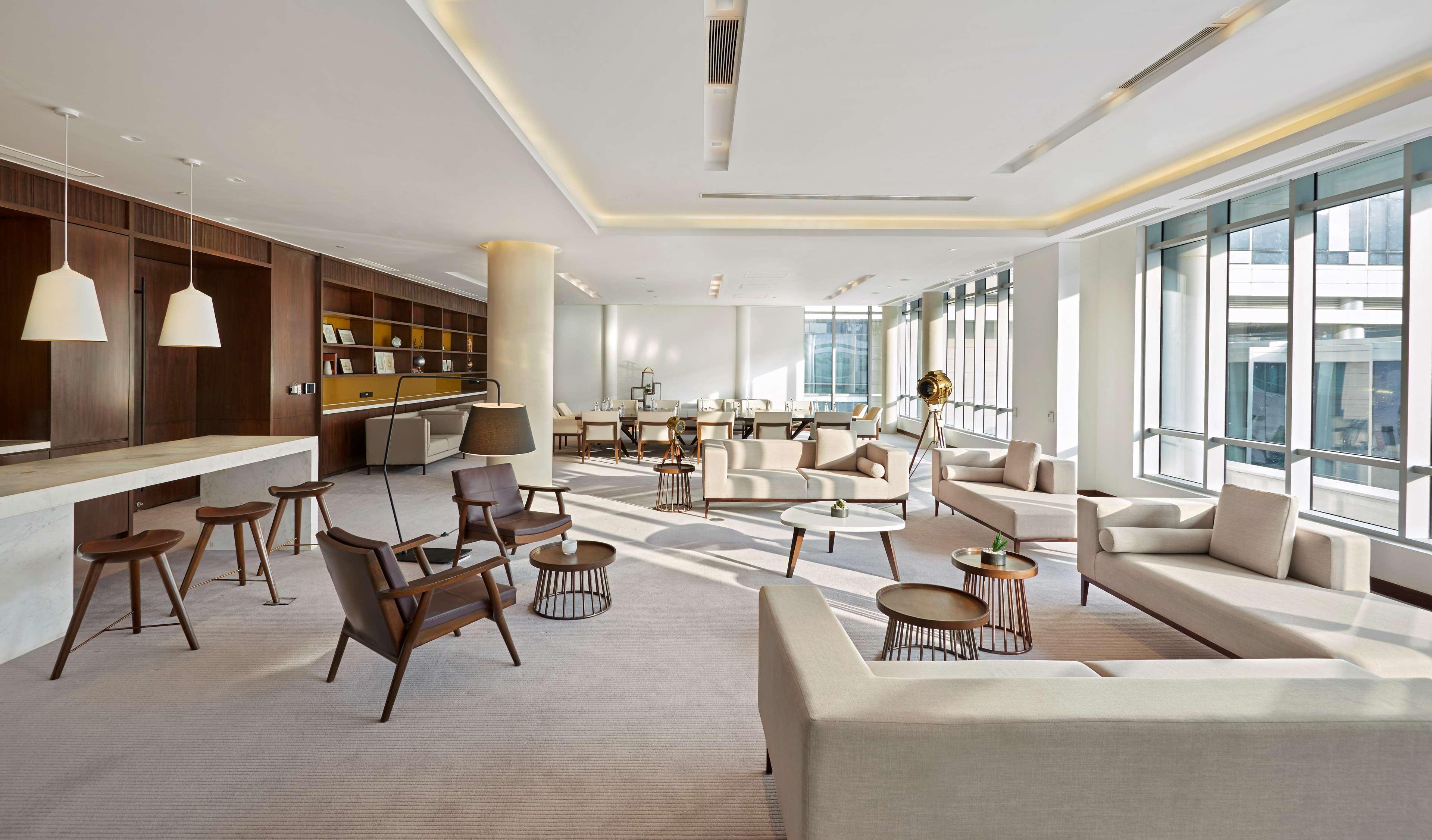 Отель Andaz Delhi, By Hyatt Нью-Дели Экстерьер фото The lounge at the airport