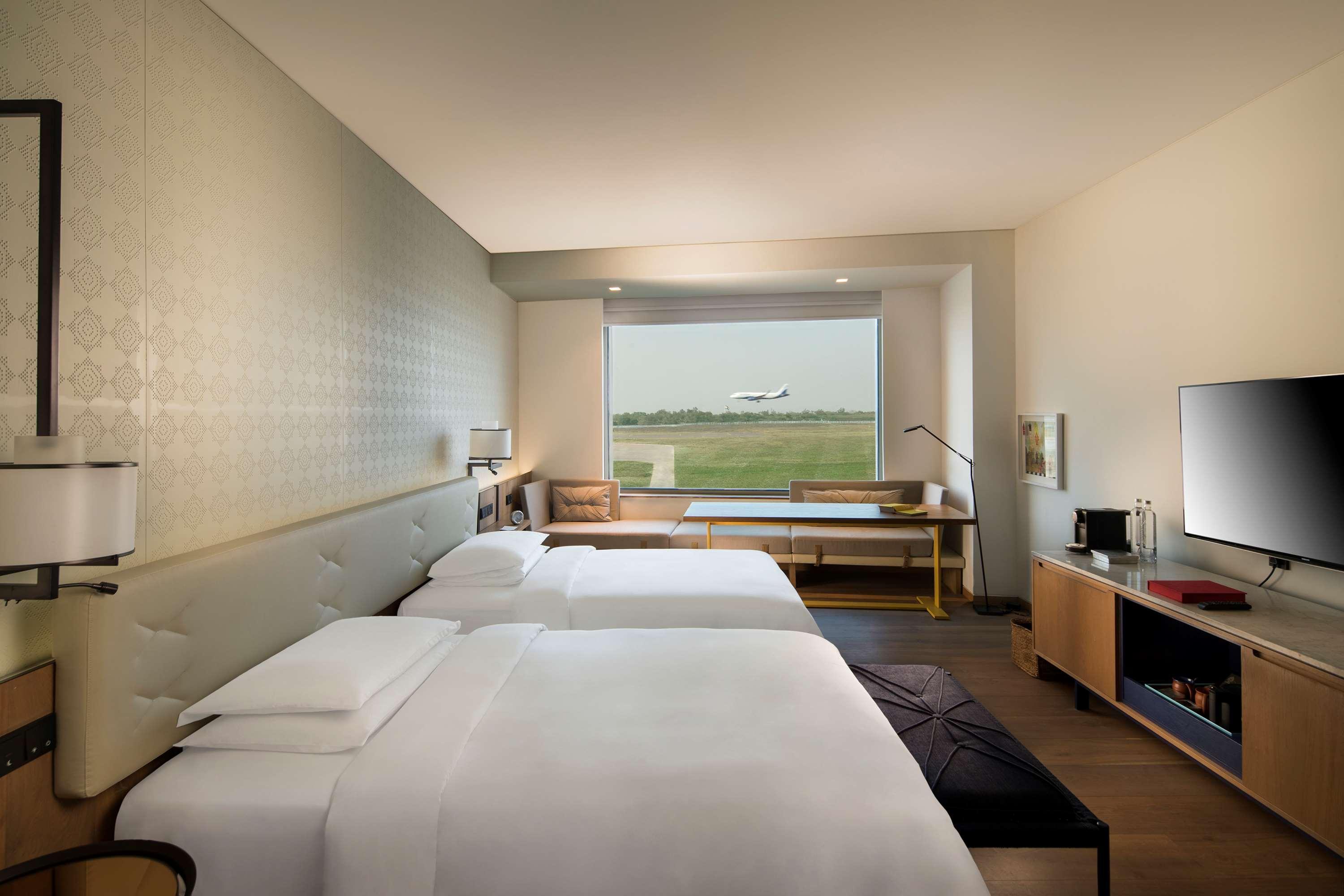 Отель Andaz Delhi, By Hyatt Нью-Дели Экстерьер фото A room at the hotel