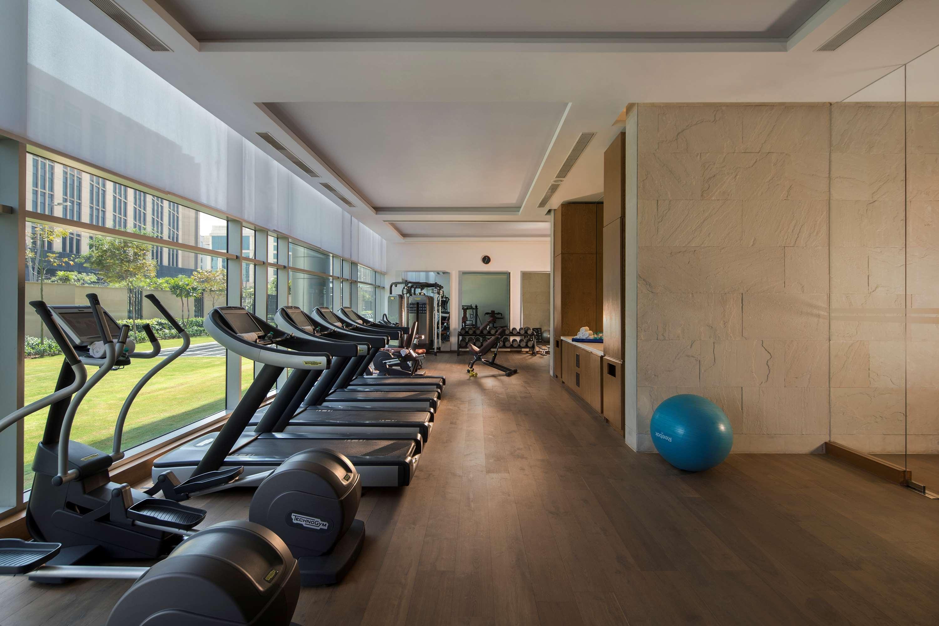 Отель Andaz Delhi, By Hyatt Нью-Дели Экстерьер фото The gym at the hotel