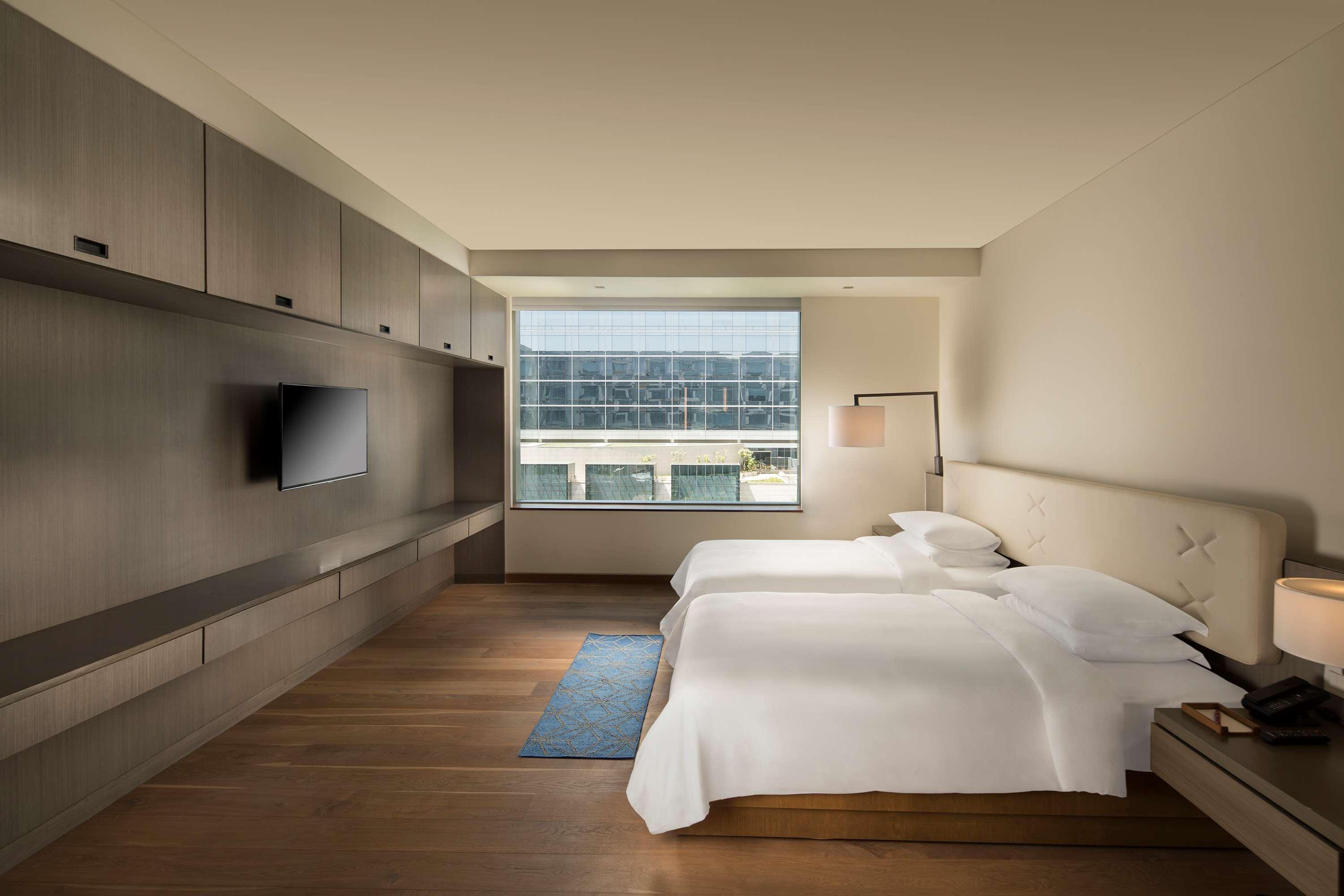 Отель Andaz Delhi, By Hyatt Нью-Дели Экстерьер фото Deluxe Room