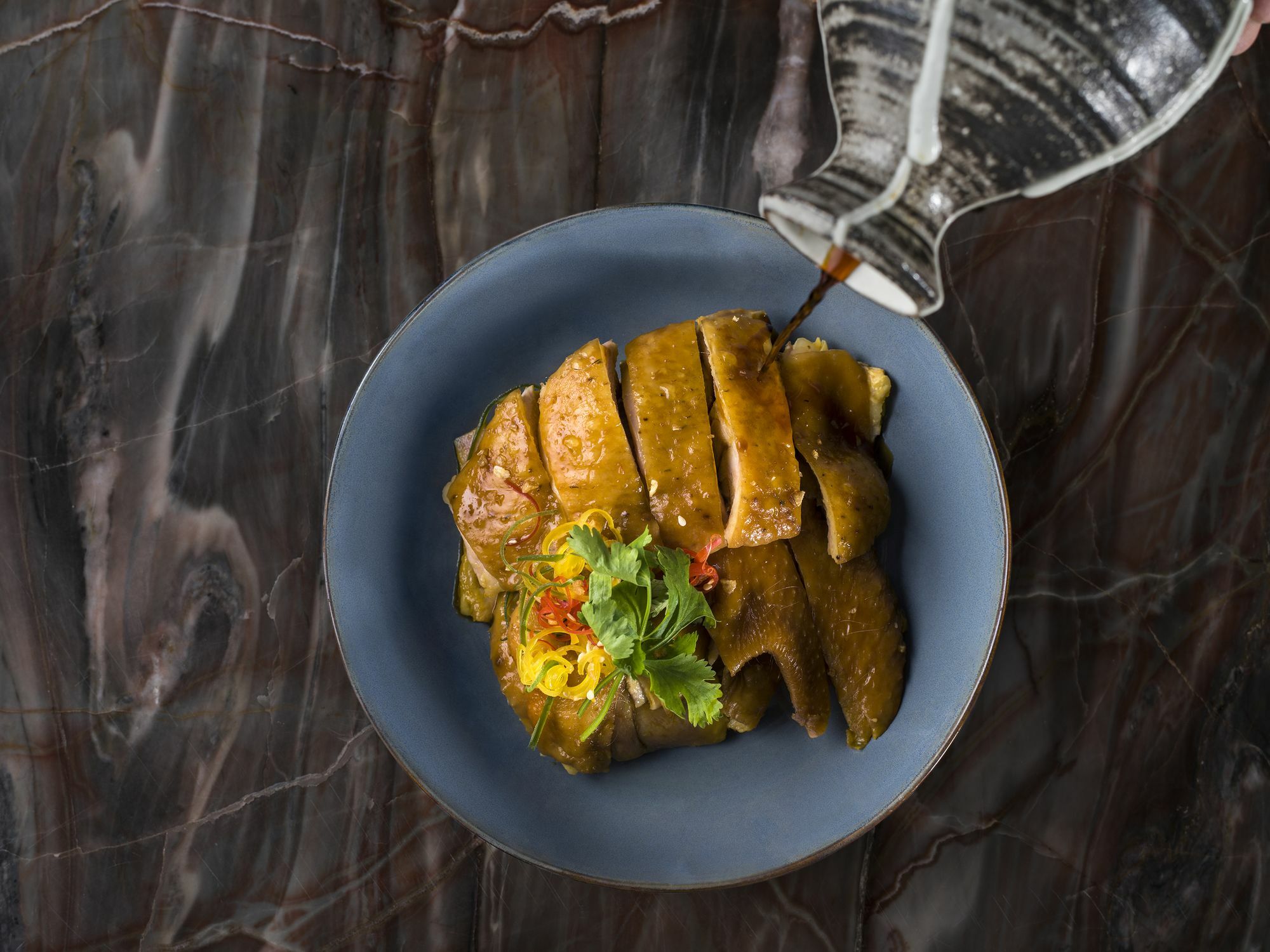 Отель Andaz Delhi, By Hyatt Нью-Дели Экстерьер фото A plate of chicken with a jug of water